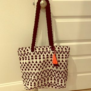 Large bag. Great for purse, laptop, or beach bag.